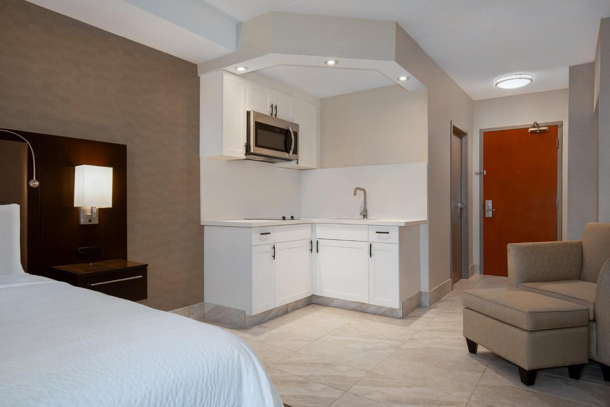 Holiday Inn Express Hotel & Suites Barrie By Ihg Экстерьер фото