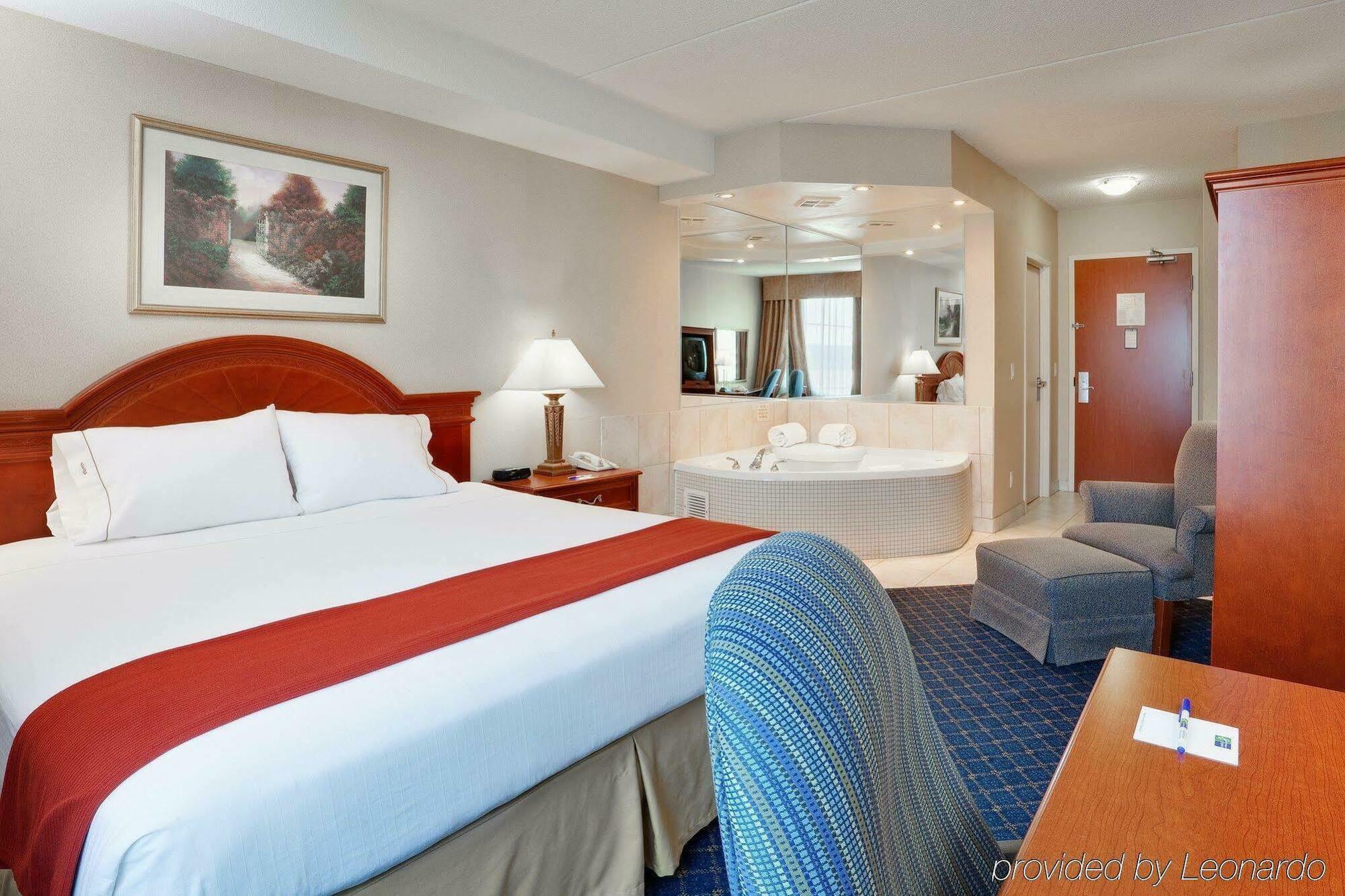 Holiday Inn Express Hotel & Suites Barrie By Ihg Экстерьер фото